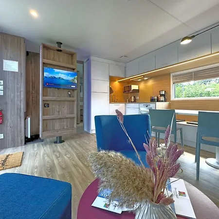 Tiny House, *